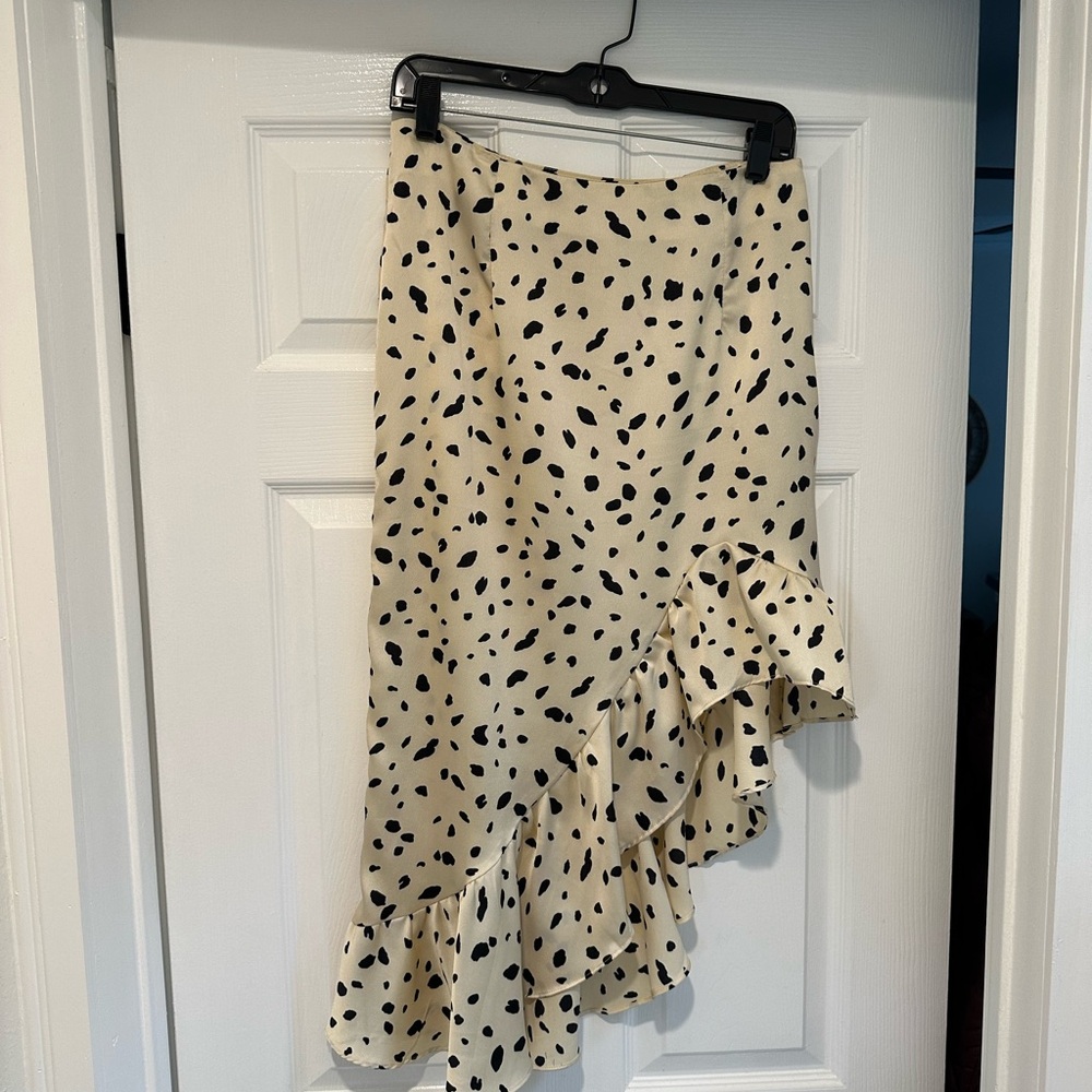 Missguided+ Cream and Black Ruffled Trumpet Midi Skirt